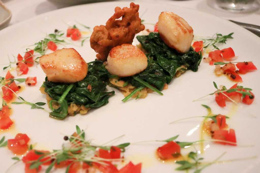 Alba Restaurant Review - Scallops balanced upon spinach, surrounded by a circle of finely chopped vegetable and micro greens